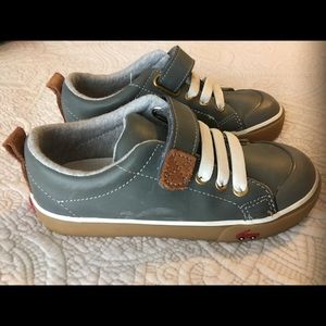 See Kai Run Gray Leather Sneakers Boy 11.5
